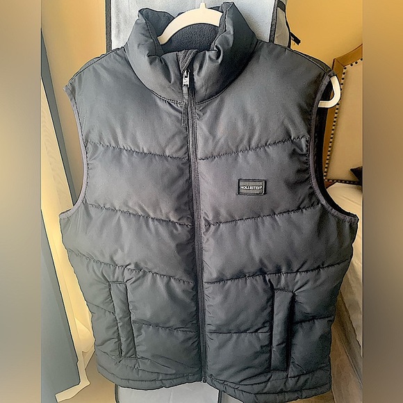 Hollister Puffer Vest - Picture 1 of 3